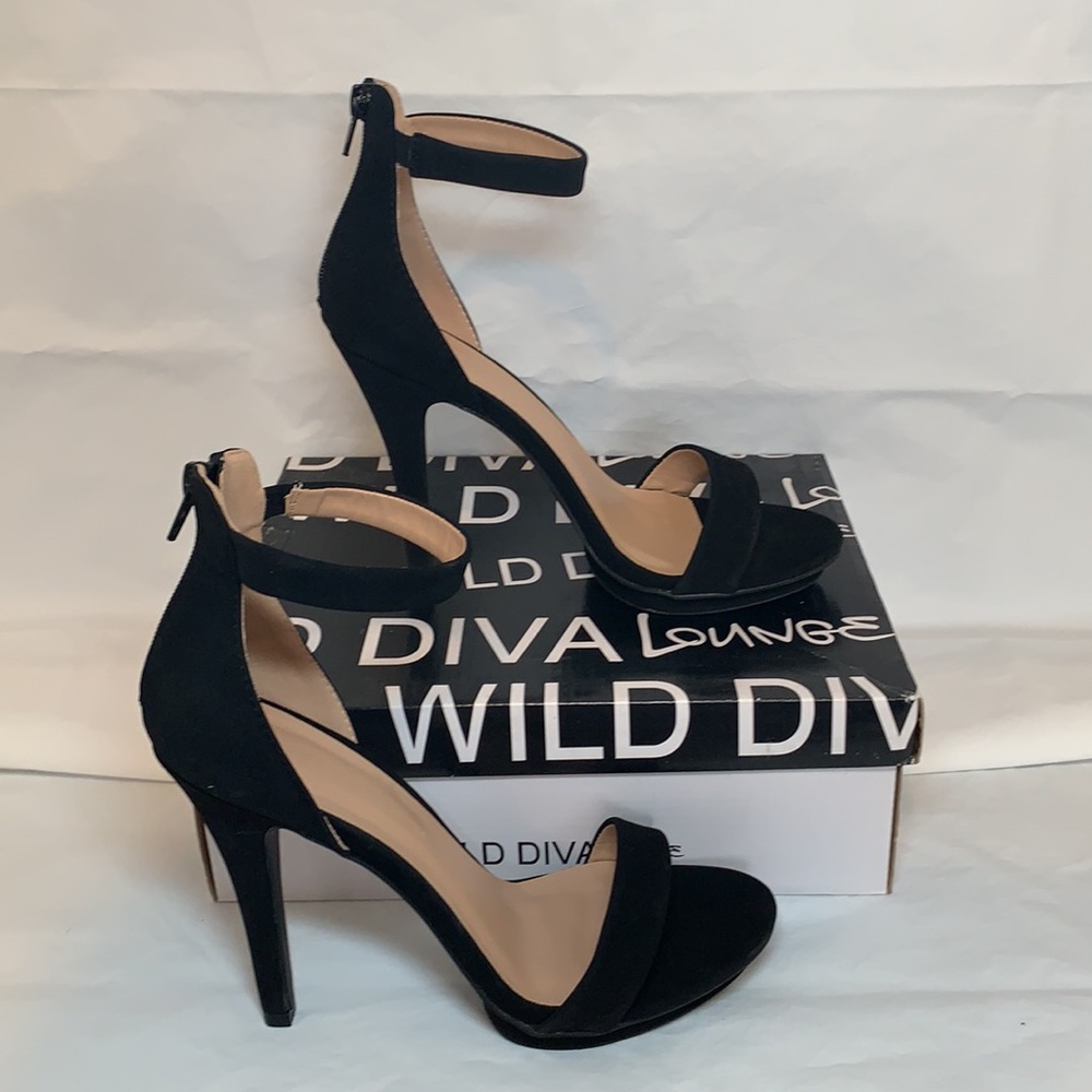 Windsor brand black stiletto with zipper.  Never worn with box. - Picture 5 of 5